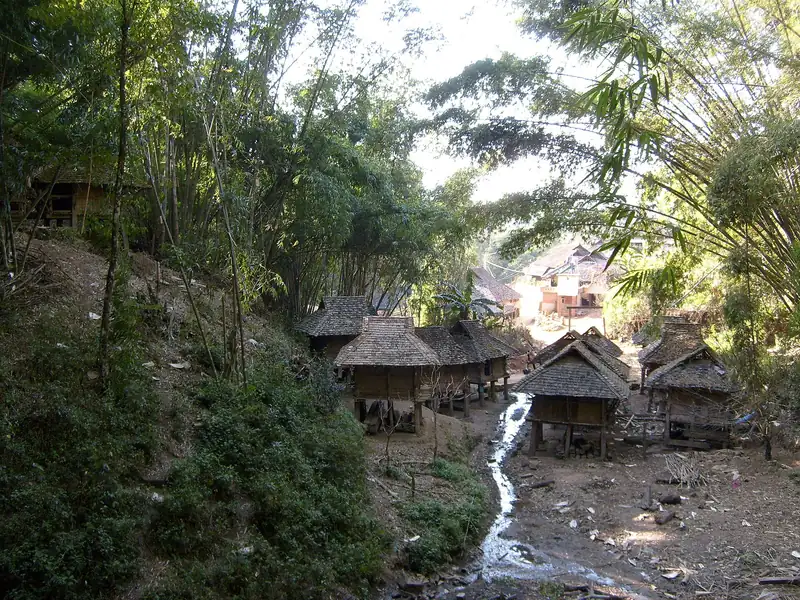 Zhanglang: a Bulang hill village that keeps palm-leaf scriptures