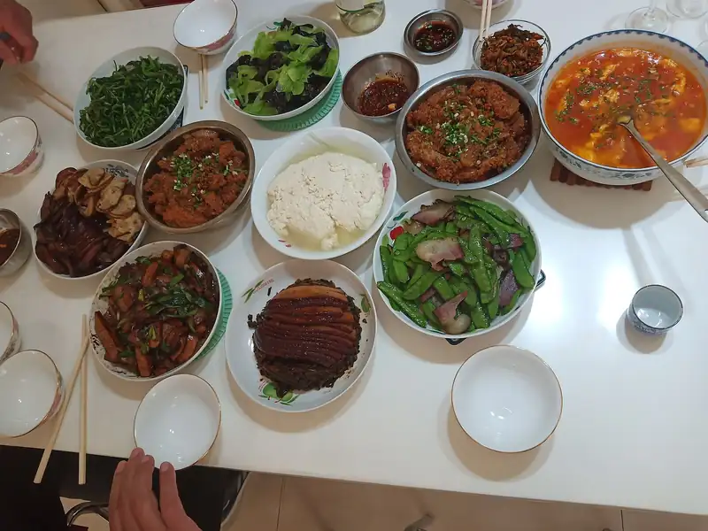Dinner in a Chinese family's home