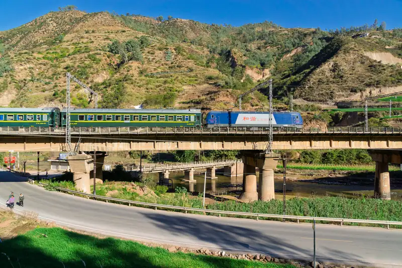 Take the dawn slow train from Kunming to Heijing
