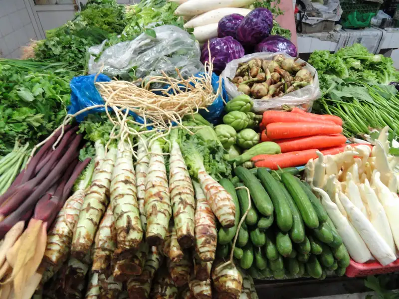Market morning and a Yunnan home-cooking class