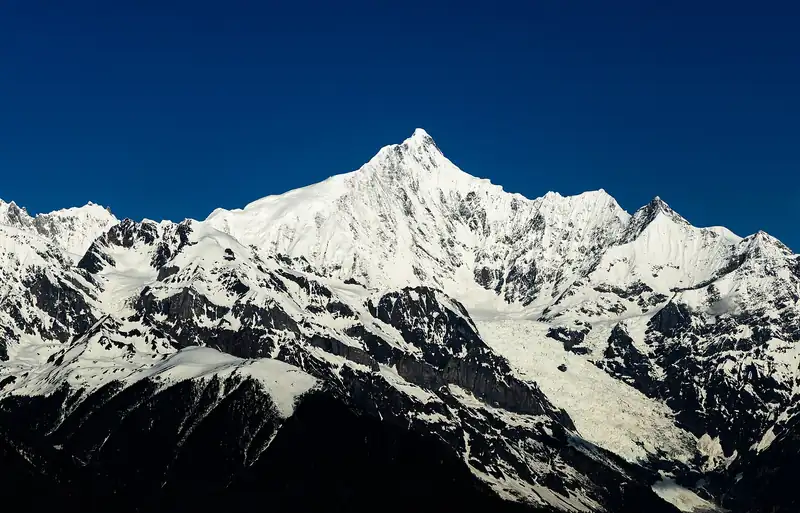 Wunongding: the whole Meili range in one frame from the road