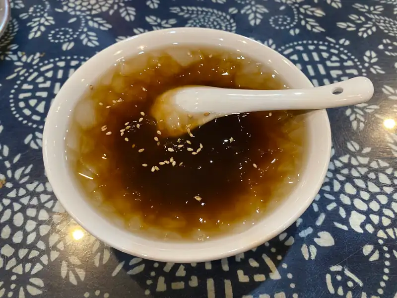 Fig-seed ice jelly and rice rolls just inside Chaoyang Tower