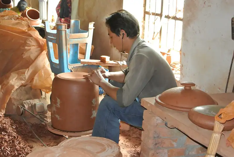 Jianshui purple pottery and tile cats