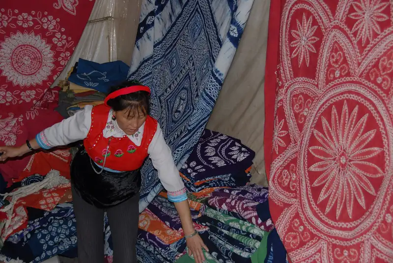 Make your own indigo tie-dye in a Zhoucheng workshop
