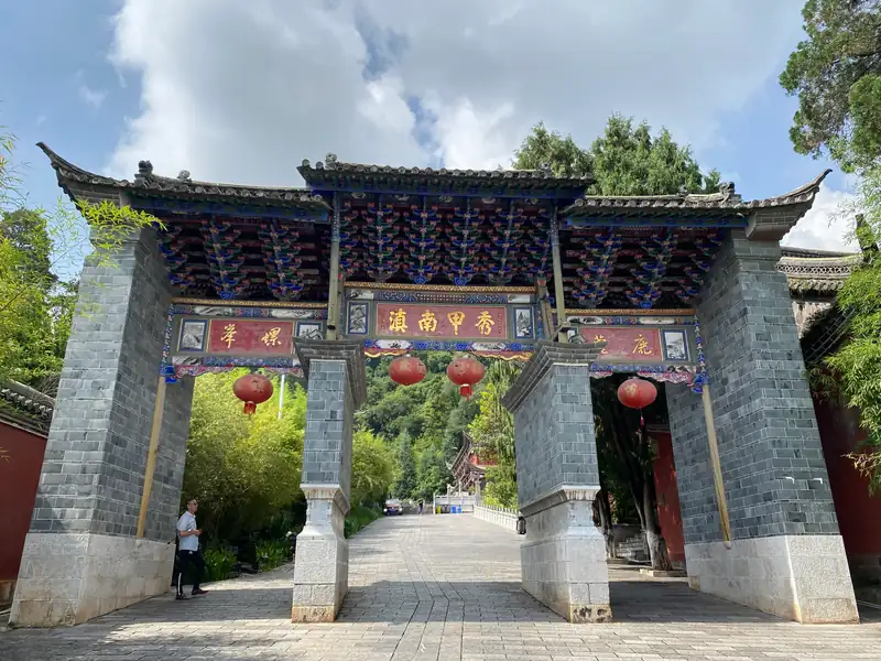 Taman Sejarah & Budaya Bukit Xiushan (Tonghai)