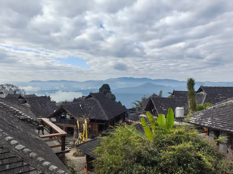 Drink tea with a Bulang family in Wengji